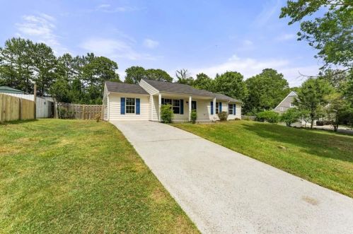 352 Meadow Trace Dr, Auburn, GA 30011-2801