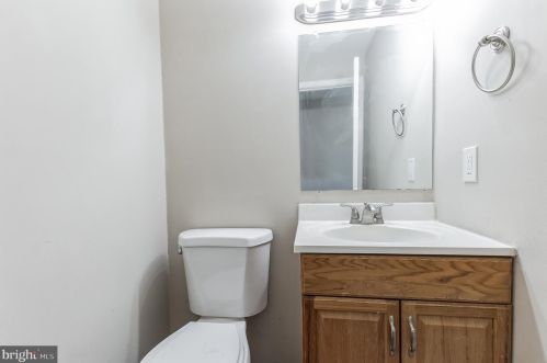 8902 Albert Stewart Ln, Silver Spring MD 20910-1949 exterior