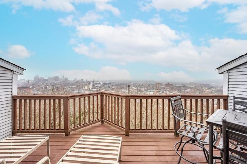 231 Hastings St, Cincinnati OH 45219-1420 exterior