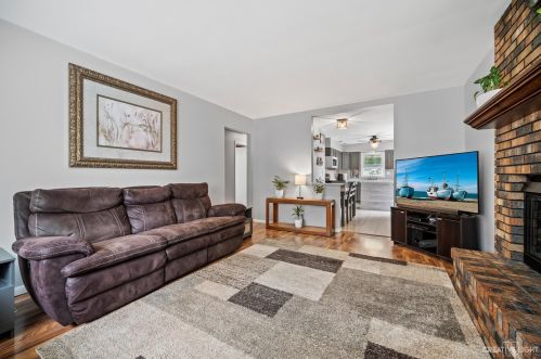 509 Harmony Dr, North Aurora, IL 60542-1515