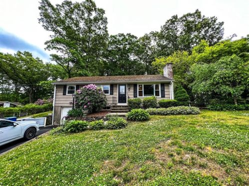18 Cullen Hill Rd, Lincoln, RI 02865-1306