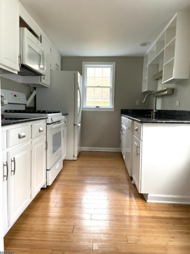 39 Midland Ave, Montclair NJ  07042-2815 exterior