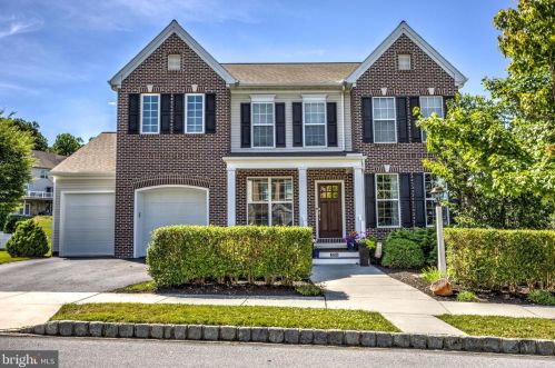 1294 Banner Dr, Lancaster, PA 17601-4677