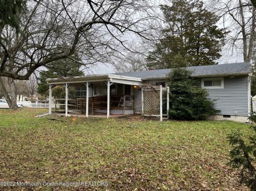 1 Joy Pl, Berkeley Township, NJ 08721-3518
