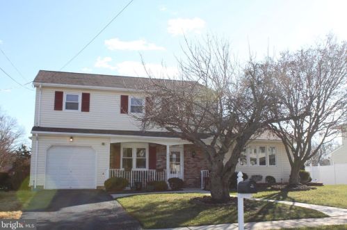 12 Huron Way, Trenton, NJ 08648-4120