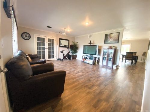 2446 Burlingham Pl, Simi Valley, CA 93063-2326