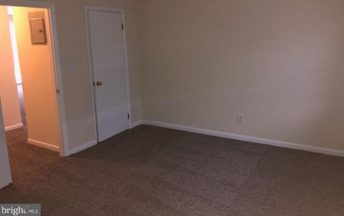303 Garnet Dr, Burlington, NJ 08016-4710
