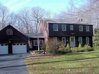 15 Victoria Ln, East Hampton, CT 06447-1124