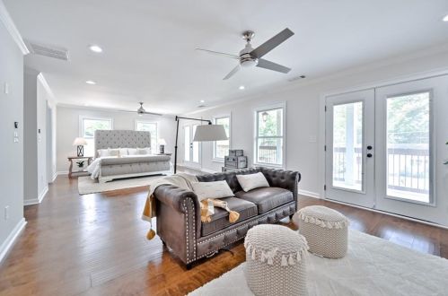 1477 Mercer Ave, Atlanta GA  30337-1515 exterior