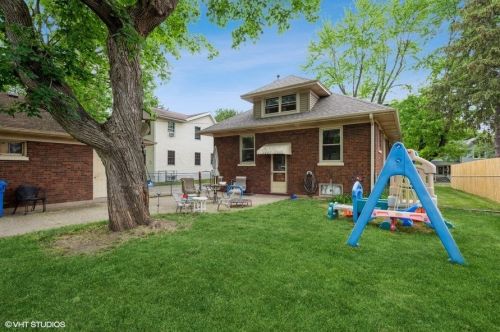 325 Middle St, South Elgin, IL 60177-1926