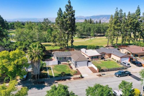 611 Arnold Dr, Gilroy, CA 95020-4209