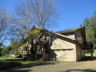 194 Gary Ln, Merlin, OR 97532-9706