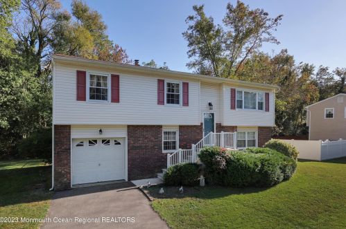 240 Mill Creek Dr, Berkeley Township, NJ 08721-1320