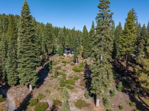 8370 Valhalla Dr, Truckee CA  96161-4296 exterior