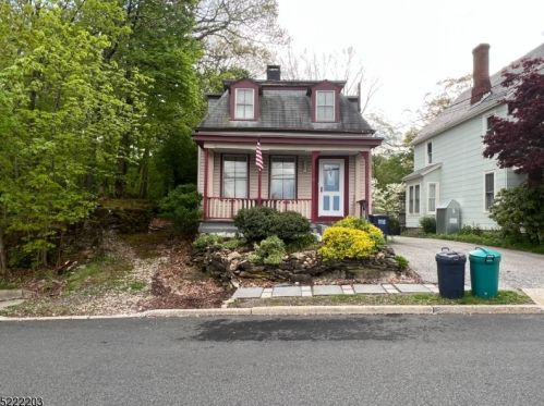 58 Halsted St, Fredon, NJ 07860-2120
