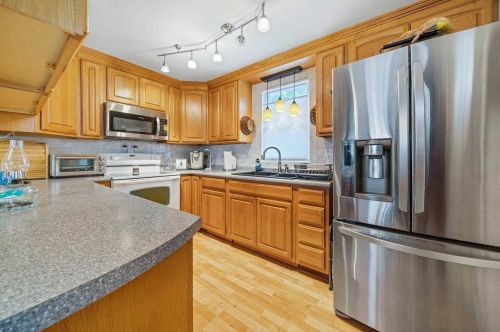 9 Cherry St, Nashua, NH 03060-4036