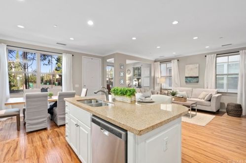 106 Coralwood, Irvine CA  92618-2248 exterior