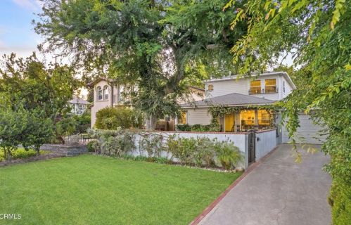 1345 New York Dr, Altadena, CA 91001-3247