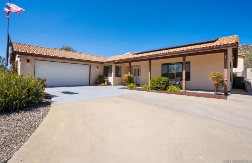 26012 Matlin Rd, Ramona, CA 92065-4838