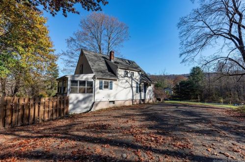 1702 Country Club Rd, Middletown CT  06457-2351 exterior