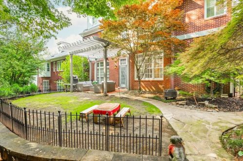 1053 Fielding Park Ct, Atlanta GA  30319-1989 exterior