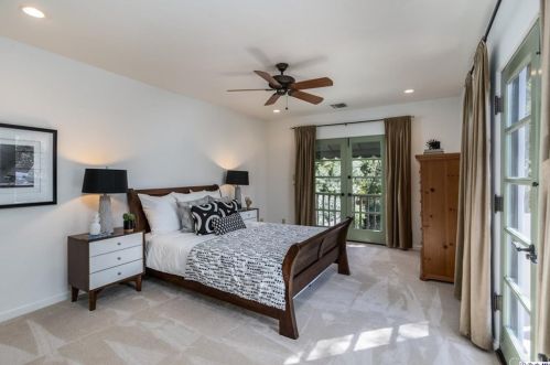 1932 Montecito Dr, Glendale CA  91208-1822 exterior