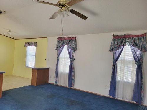 333 Countryside Dr, Pueblo, CO 81007-6334