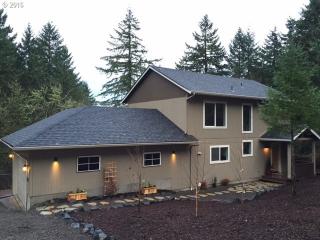 677 Kamapheema Pl, Eugene OR  97405-2117 exterior