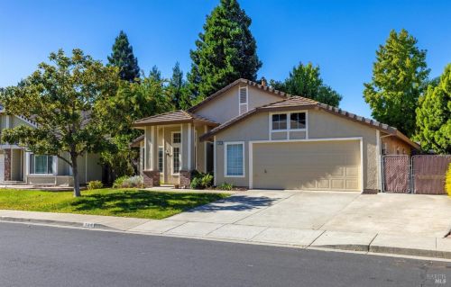 706 Notre Dame Dr, Vacaville, CA 95687-4646