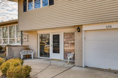 636 Fairway Dr, Glenview, IL 60025-4059