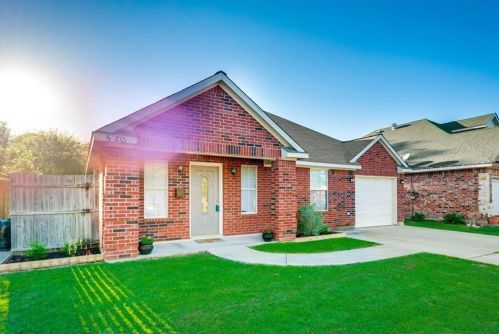 520 Lakeside Dr, Rockwall TX  75032-6136 exterior
