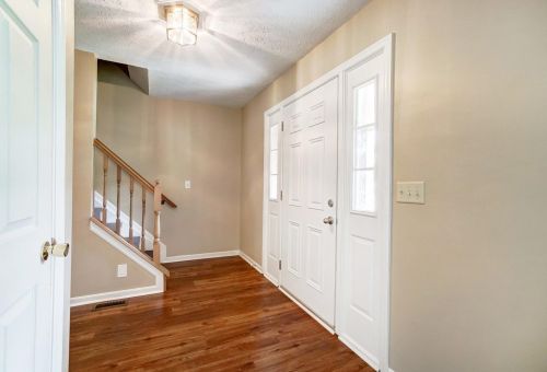 731 Fox Creek Ln, Cincinnati, OH 45245-1151