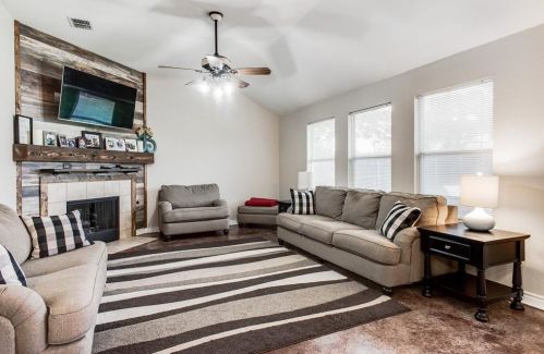 8528 Santa Ana Dr, Fort Worth TX  76131-5317 exterior
