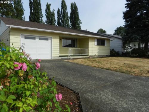 1851 Jansen Way, Woodburn OR  97071-2707 exterior
