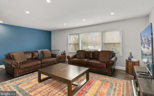 6717 Holford Ln, Springfield VA  22152-2935 exterior