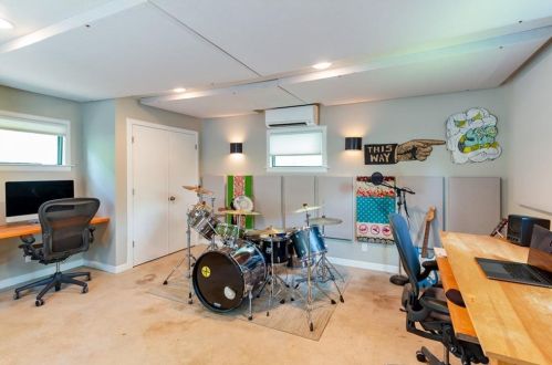 2504 Bluffview Dr, Austin TX  exterior
