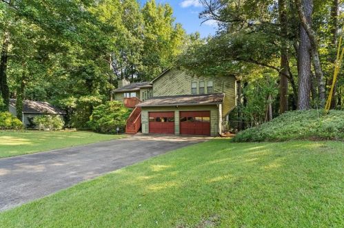 4071 Maxanne Dr, Kennesaw, GA 30144-2178