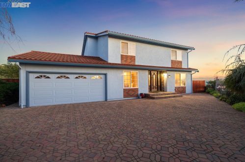3609 Skyline Dr, Hayward, CA 94542-2520