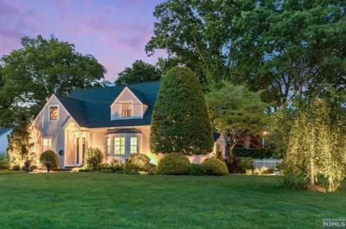 365 Hamilton Ave, Ridgewood, NJ 07452-2208