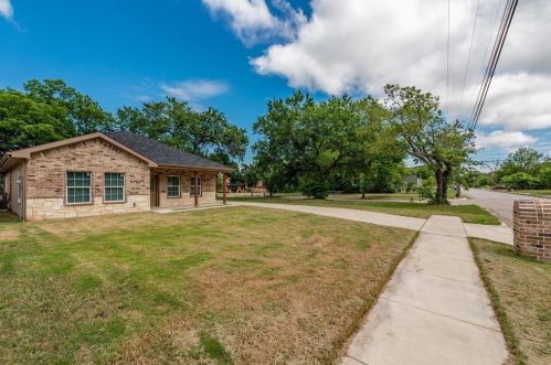 1745 Dillard St, Fort Worth, TX 76105-2922