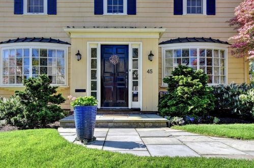 45 Eames St, Providence, RI 02906-3303