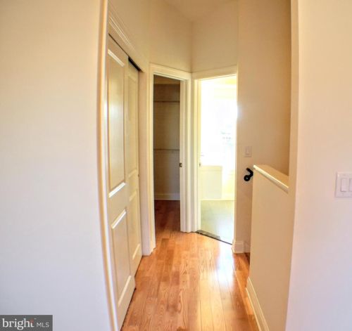 546 Manton St, Philadelphia PA 19147-5118 exterior