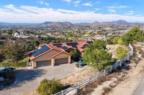 40107 Calle Breve, Temecula CA  92592-8692 exterior