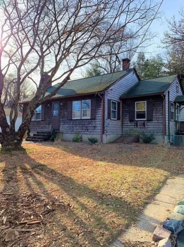 839 Sanderson Rd, Providence, RI 02919-1310