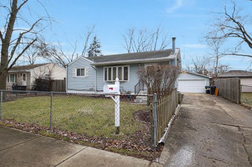 2824 Yeoman St, Waukegan, IL 60087-2903