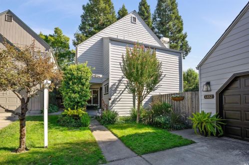 1352 Meadow Ct, Healdsburg, CA 95448-3346
