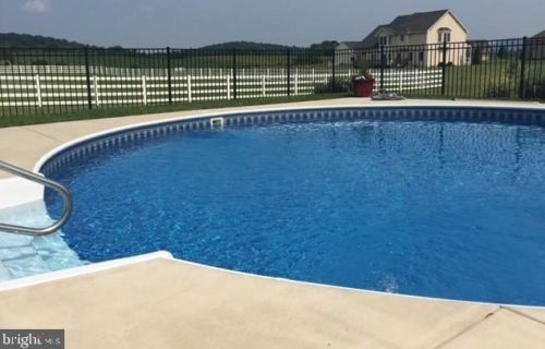 67 Tinning Ct, Hedgesville WV 25427-7367 exterior