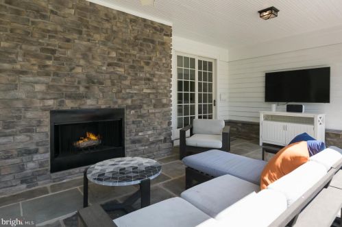 19 Derwent Dr, Princeton NJ  08540-7551 exterior