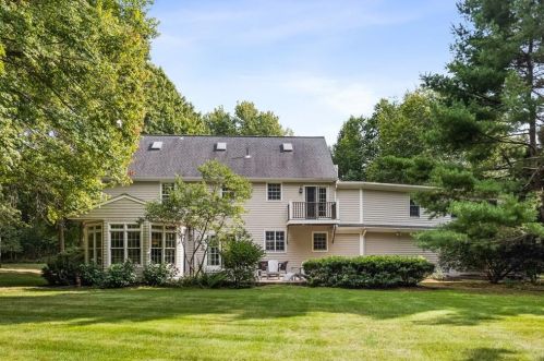 116 Mourning Dove Dr, South Kingstown, RI 02874-2205