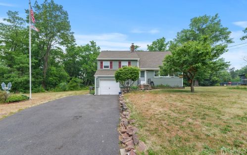 122 Overbrook Rd, Piscataway, NJ 08854-5528